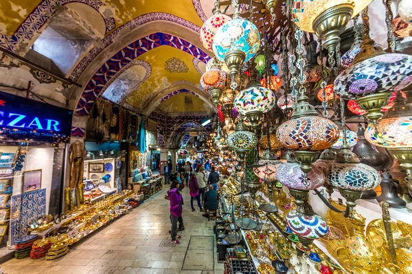 Ismeretlen Emberek Látogató Vásárlás Fedett Bazártól Belső Grand Bazaar Hagyományos — Stock Fotó
