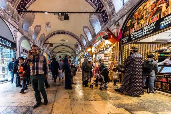 Istanbul Törökország 2017 Április Azonosítatlan Turisták Látogatják Vásárlás Isztambuli Nagy — Stock Fotó