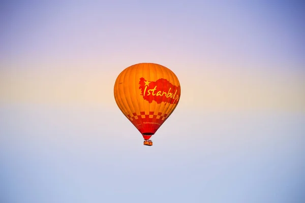 Barevné Horkovzdušné Balóny Létání Nad Údolím Cappadocia Anatolia Turkey Velkou — Stock fotografie