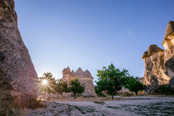 Camini Fiaba Cappadocia Sullo Sfondo Del Cielo Blu Turchia Grande — Foto Stock