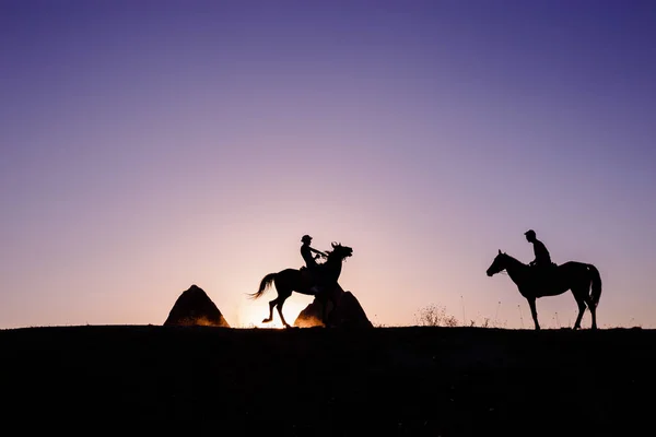 Silhouette Uomo Cavallo Sullo Sfondo Della Valle Cappadocia Anatolia Turchia — Foto Stock