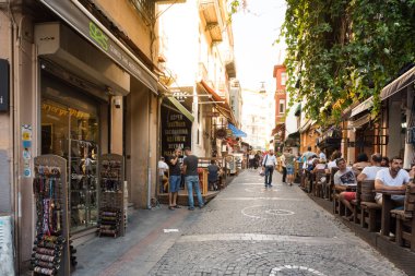 Görünümü, Kadıköy seçme Cadde nerede yürüyen insanları seviyorum ve ziyaret. Kadıköy Istanbul 'un büyük popüler ve kozmopolit ilçelerinden biridir. Türkiye, Istanbul, 29 Temmuz 2017