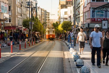 Kadıköy - Moda Nostaljik Tramvay Moda ve Kadıköy ilçeleri arasında turistik amaçlı kullanılan bir bakış. Türkiye, Istanbul, 29 Temmuz 2017