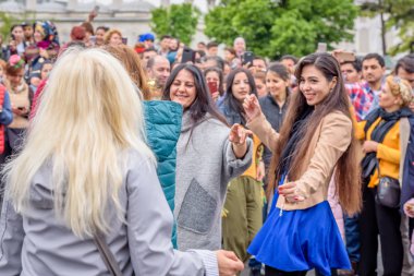 Kimliği belirsiz kişi Hıdırellez Festival.It anlamına gelir baharın gelişini kutlamak ve Türk dünya çapında kutladı. Istanbul,Turkey.05 Mayıs 2018
