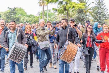 Kimliği belirsiz kişi Hıdırellez Festival.It anlamına gelir baharın gelişini kutlamak ve Türk dünya çapında kutladı. Istanbul,Turkey.05 Mayıs 2018