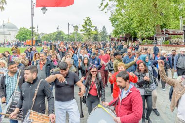 Kimliği belirsiz kişi Hıdırellez Festival.It anlamına gelir baharın gelişini kutlamak ve Türk dünya çapında kutladı. Istanbul,Turkey.05 Mayıs 2018