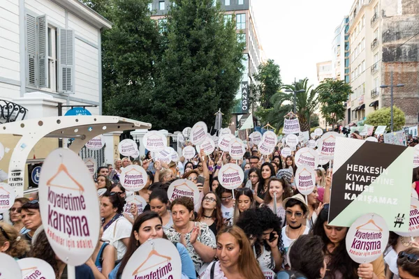 Mujeres Manifestantes Manifiestan Kadikoy Contra Interferir Ropa Las Mujeres Las — Foto de Stock