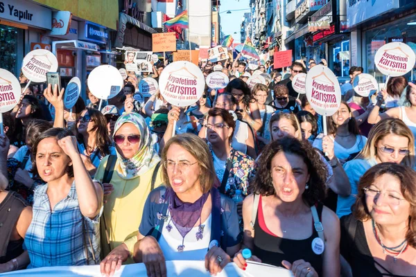 Women Protesters Rally Kadikoy Interfering Women Clothes Women Carry Touch — Stock Photo, Image