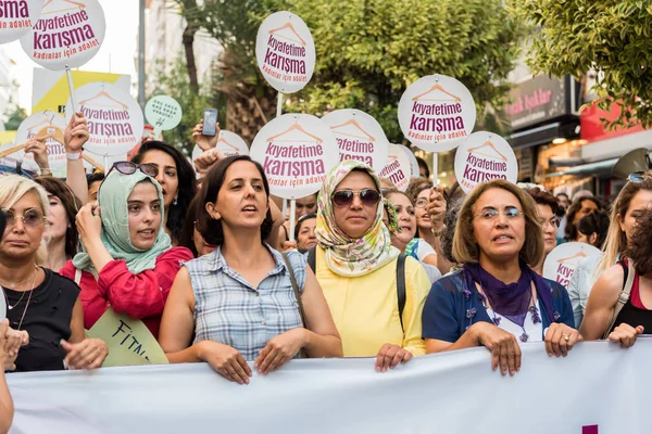Kvinnor Demonstranter Rally Kadikoy Mot Störande Kvinnor Kläder Kvinnor Bär — Stockfoto