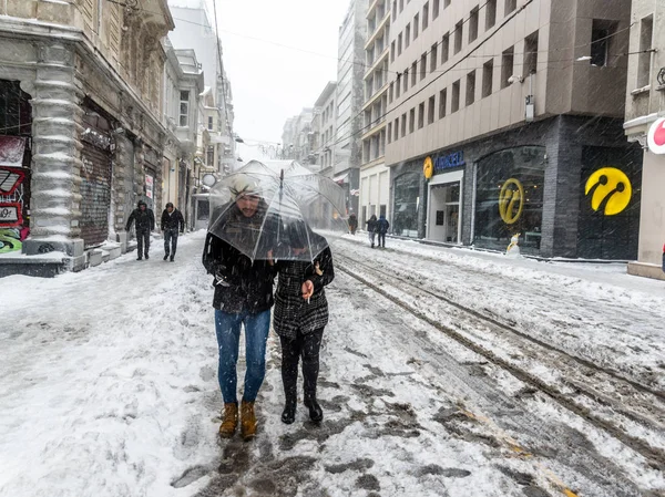 Türkiye Istanbul Ocak 2017 Istiklal Sokak Ağır Kar Yağışı Istanbul — Stok fotoğraf