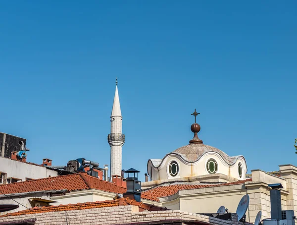 Ermeni Surp Takavor Kilisesi ve Camii minare together,Istanbul,Turkey.Peace kavramının dış görünümü