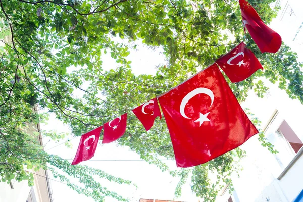 Drapeaux Turcs Vue Sur Kadikoy Rues Populaires Les Gens Aiment — Photo