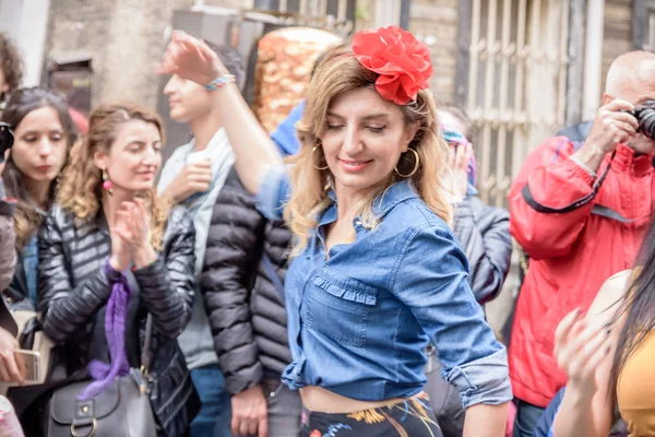 Onbekende Vrouw Dansen Vieren Hidirellez Festival Betekent Aankomst Van Lente — Stockfoto