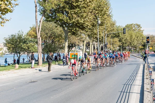 Cyklister som racing i Istanbul skede av 53 Presidential Cykling Tour i Turkiet — Stockfoto