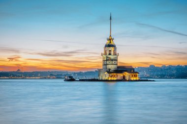 Hareket bulanık: Sunset görünümü kızlık Kulesi, Ortaçağ oluşturma, deniz feneri, Boğaziçi, Türkiye üzerinden Leandros Kulesi