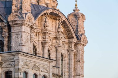 Ortaköy Camii dış görünümünü boğaz yakınındaki