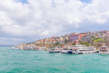 Üsküdar defne boğaz içinde Istanbul,Turkey.03 karşı Ocak 2018 seyir yakınındaki yer alan çok sayıda eski ev