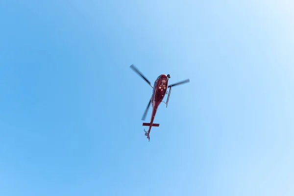Hélicoptère Volant Dans Ciel Bleu Istanbul Turquie — Photo