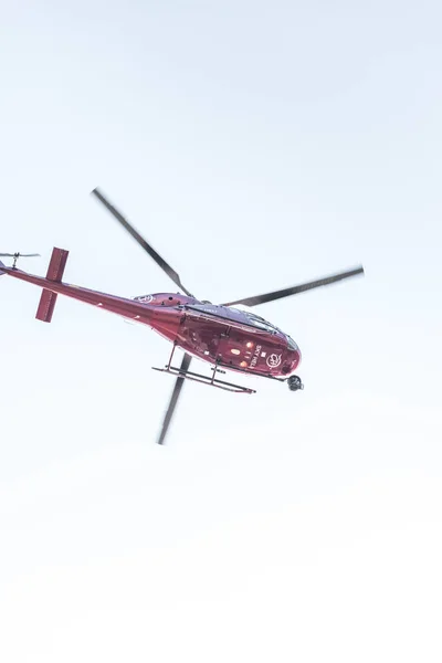 Hubschrauber Fliegt Den Blauen Himmel Istanbul Türkei — Stockfoto
