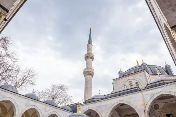Vista Exterior Mezquita Valide Cedid Situada Uskudar Estambul Turquía Enero — Foto de Stock