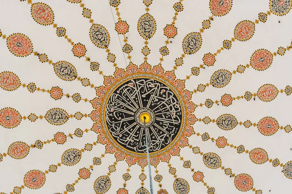 A belső udvarra Valide-i-Cedid mecset Isztambulban — Stock Fotó
