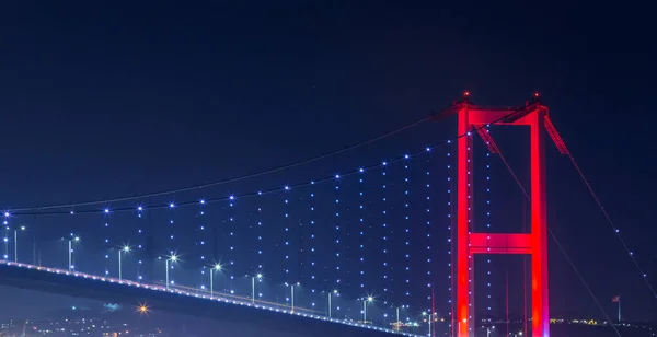 Vista nocturna del puente de los mártires del 15 de julio —  Fotos de Stock