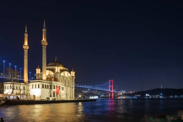 Widok Zewnętrzny Meczet Ortaköy With15 Lipca Męczenników Most Lub Nieoficjalnie — Zdjęcie stockowe