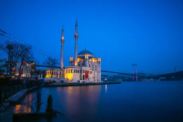 Vnější Pohled Ortakoy Mešita With15 Července Mučedníků Most Nebo Neoficiálně — Stock fotografie
