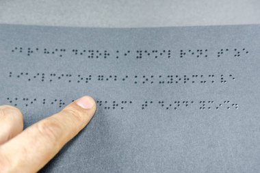 Kitap braille alfabesinde üstten görünüm