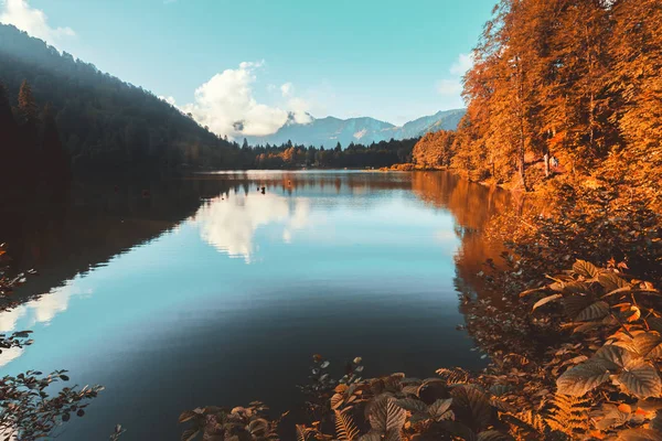 Suave Vista Del Paisaje Otoñal Karagol Lago Negro Destino Popular — Foto de Stock