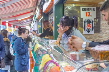 İnsanlar Ortakoy,Istanbul,Turkey.03 dükkanlarında gözleme, gözleme Ocak 2018 satın.