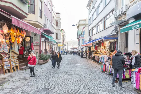 사람들이 시간을 하시고 Istanbul Turkey 03에 Ortakoy에 Bosphorus 2018 — 스톡 사진