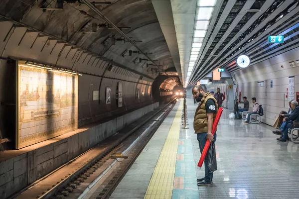 Attente Non Identifiée Train Marmaray Dans Métro Istanbul Turquie Octobre — Photo