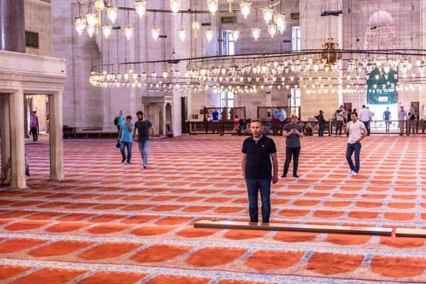 Istanbul Turquía Junio 2017 Hombres Musulmanes Turcos Rezando Mezquita Suleymaniye — Foto de Stock
