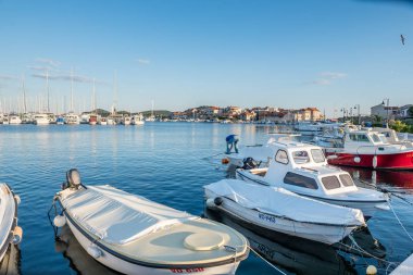 Milli Parkı Kornat küçük bir koyda demirlemiş Yatlar