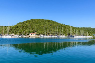 Bağlantı noktası ve Skradin cityscape. Skradin giriş Sibenik, Hırvatistan, milli park Krka adlı küçük bir Ortaçağ kenti 27 Mayıs 2017 olduğunu.