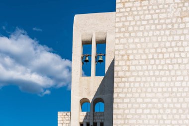 Carmel Church of Lady dış görünümünü yukarıda Vodice Sibenik, Hırvatistan Okit tepede