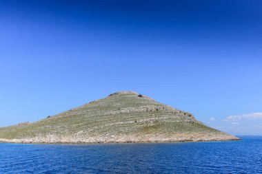 Kornati arhipelago, Hırvatistan, merkezi Dalmatia, Adriyatik Sea.Mediterranean sahil peyzaj Dalmatic içinde yer alan Ulusal Park'ta birçok Adaları biridir. Kornati Adası