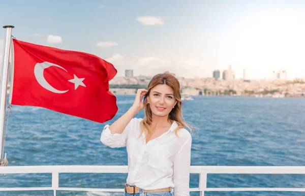 Beautiful Woman Travels Ferry Asia Europe View Turkish Flag Istanbul — стоковое фото