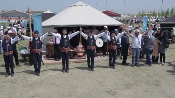 Istanbul Turkiet Maj 2017 Oidentifierade Personer Dansar Raditional Folklore Med — Stockvideo