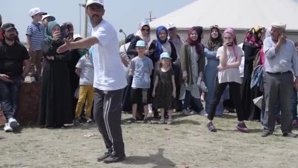 Istanbul Turkiet Maj 2017 Oidentifierade Personer Dansar Raditional Folklore Med — Stockvideo