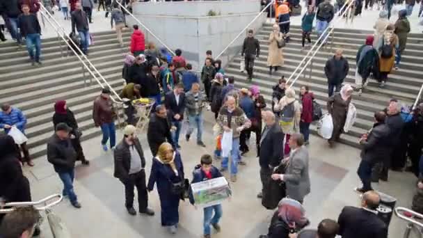 Istanbul Turquía Abril 2017 Unidentfied People Walking Underpass Shopping Popular — Vídeo de stock