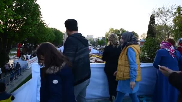 Kimliği Belirsiz Kişi Lale Festivali Istanbul Türkiye Için Büyük Halı — Stok video