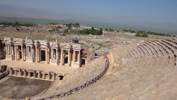 Pessoas Visitam Ruínas Teatro Antigo Antiga Cidade Grega Hierápolis Pamukkale — Vídeo de Stock