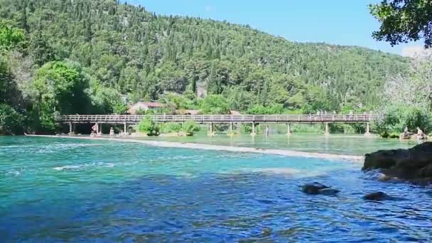 Turister Promenad Över Bron Krka Nationalpark Mest Kända Nationalparkerna Och — Stockvideo