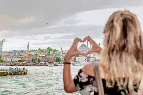 Beautiful Woman Makes Heart Shape View Galata Bridge Suleymaniye Mosque — стоковое фото