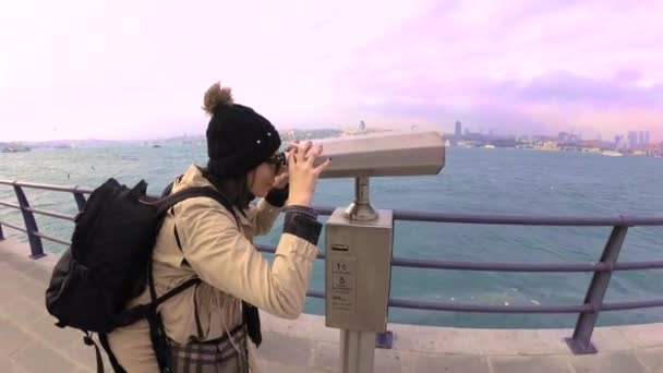 Beautiful Woman Looks Sightseeing Binoculars Bosphorus Popular Destination Istanbul Turkey — стоковое видео