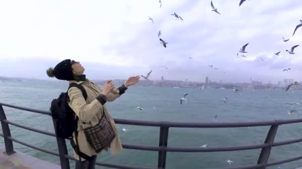 Beautiful Woman Feeds Seagulls Traditional Turkish Street Food Simit Bagel — Stock Video