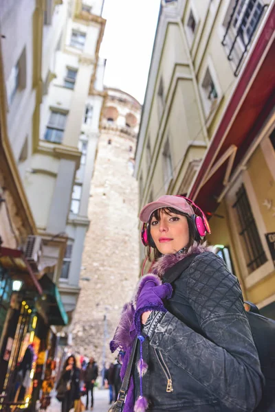 Profilo Bella Donna Viaggiatore Turistico Galata Tower Beyoglu Istanbul Turchia — Foto Stock