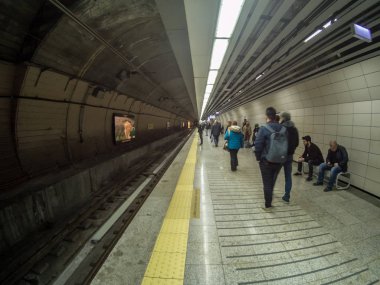 Istanbul, Türkiye-Mart 02,2019: İnsanlar bekle Marmaray tren metro metro, Istanbul, shakiradovileİL